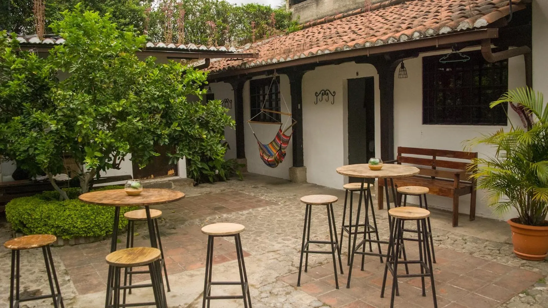 Tzunun Hostel Antigua Gasthof